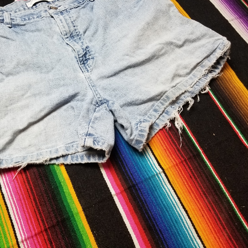 Shorts - Picture 3 of 7